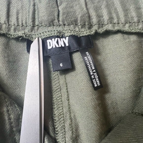 ✨DKNY Pant 6 Cargo Satiny army Green Zip 1/2 elastic pull on - Picture 8 of 10